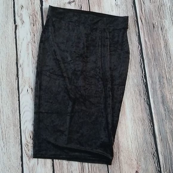 Torrid Black Velvet Pencil Skirt - Picture 2 of 7